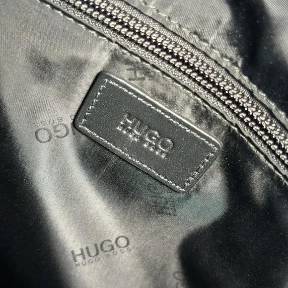 HUGO BOSS SINGLE DOCUMENT CASE IN LEATHER